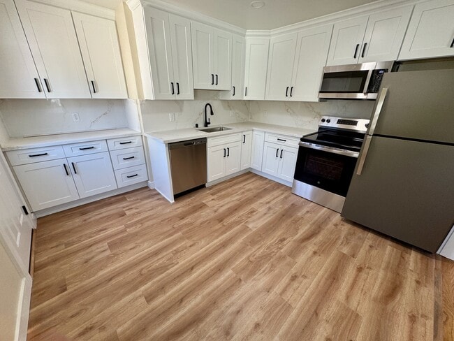Building Photo - 2597 Maywood Ave