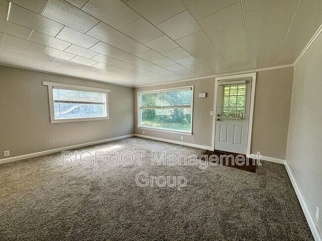 Building Photo - 2224 Choteau St