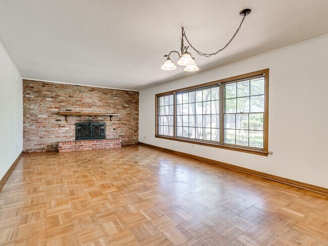 Building Photo - 2209 Gladstone Terrace