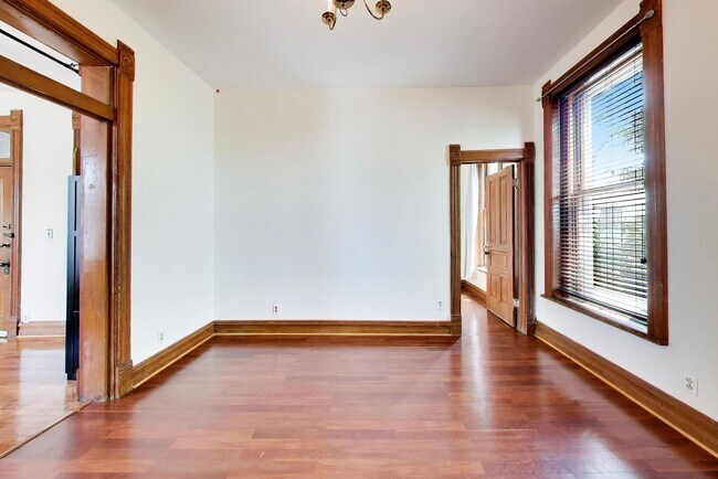 Foto del edificio - 2338 S Blue Island Ave