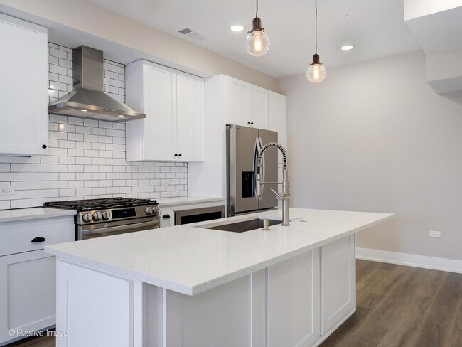 Foto del edificio - 261 Washington Blvd