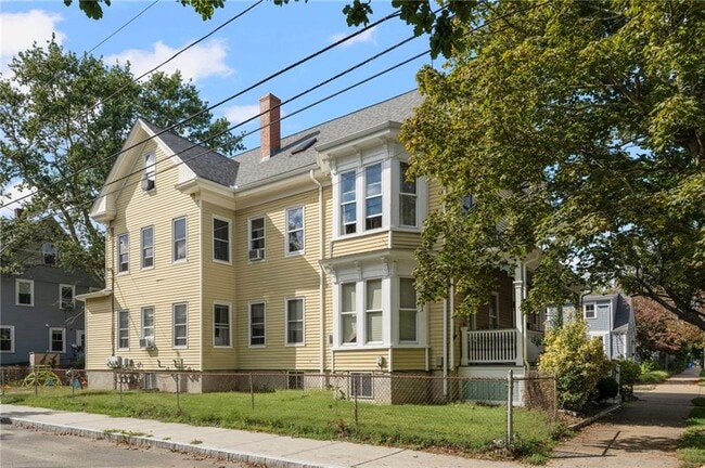 Building Photo - 183 Wood St