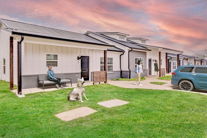 Foto principal - Luxury 3 Bedroom 2 Bath Townhome in Bullar...