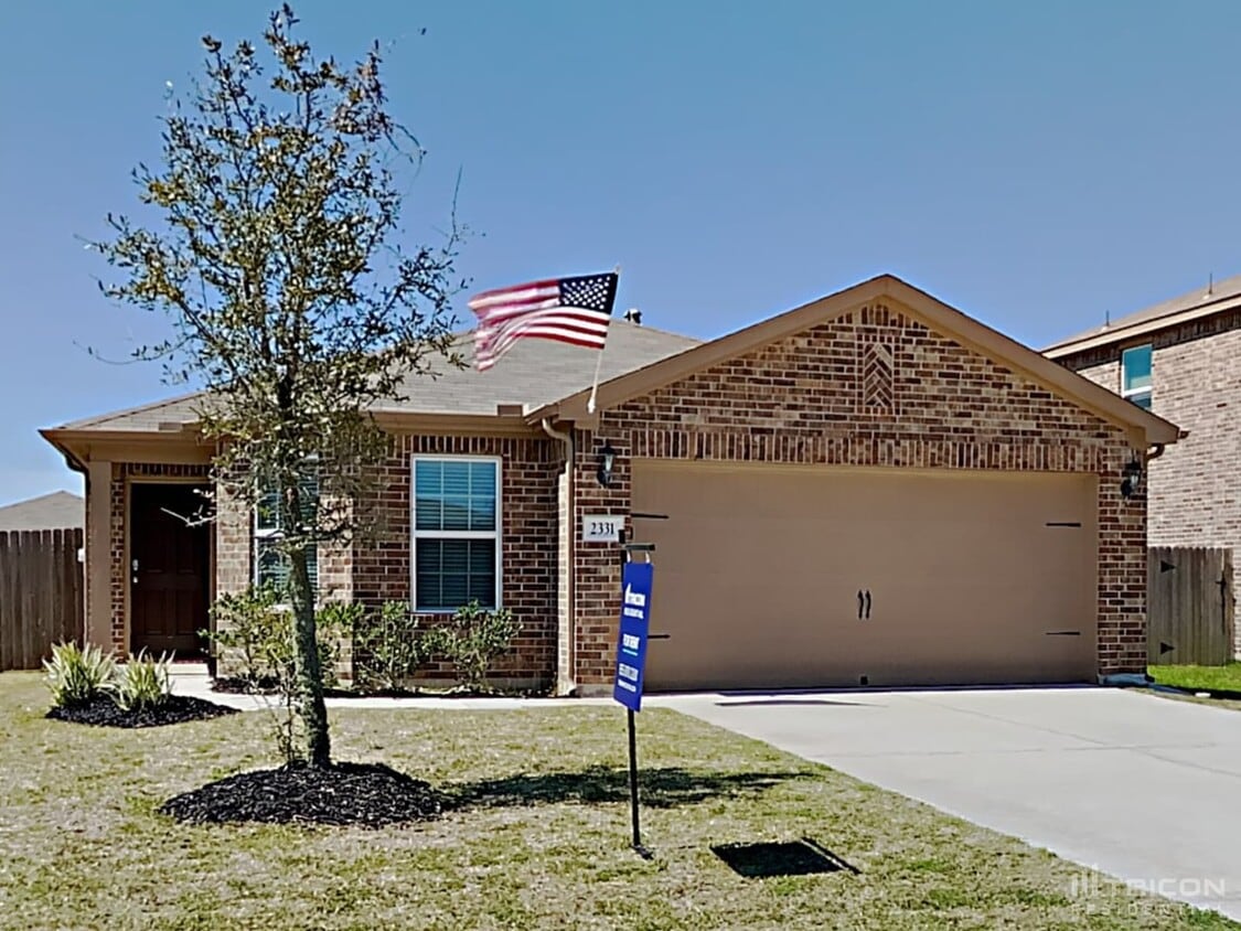 Foto principal - 2331 Oyster Bay Ave
