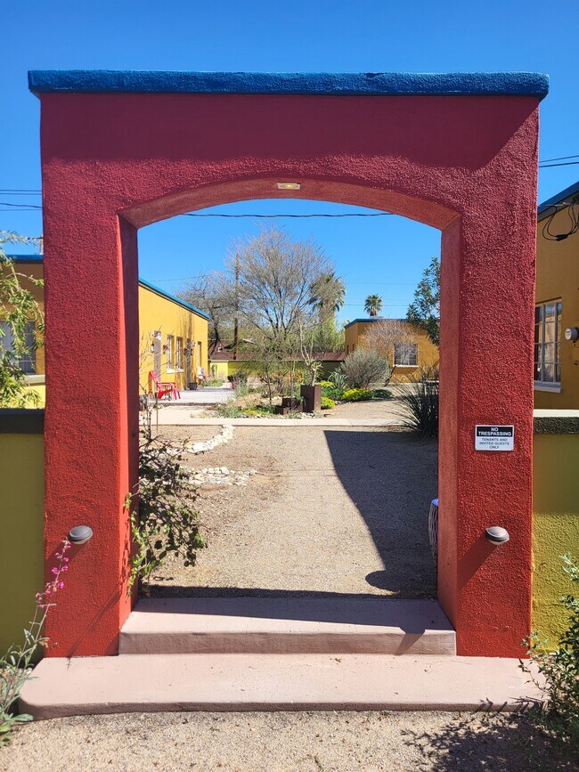 Foto del edificio - 716 N Palo Verde Blvd