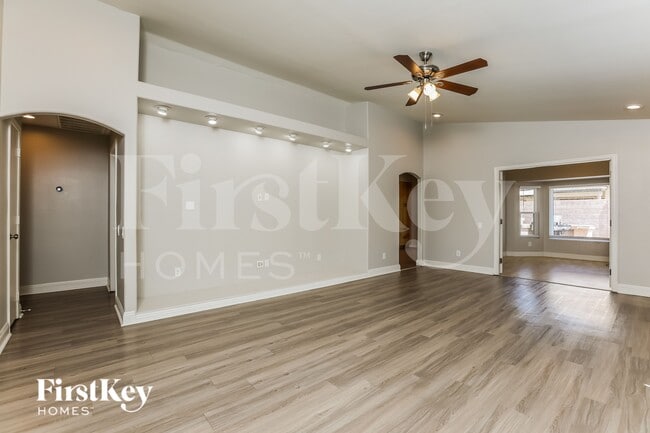 Building Photo - 4116 E Tanglewood Dr