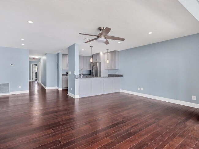 Building Photo - Unfurnished Annual Waterfront Rental Avail...