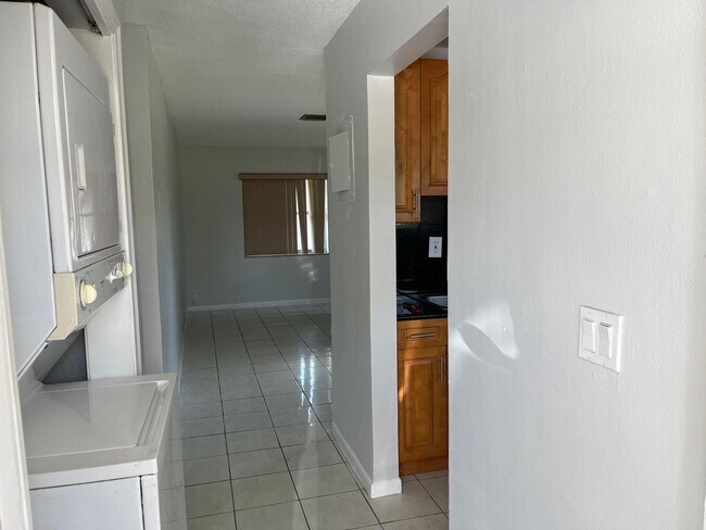 Building Photo - 4000 NW 78th Terrace