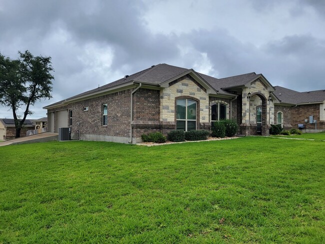 Foto del edificio - 4 BEDROOM WITH STUDY IN HERITAGE OAKS!