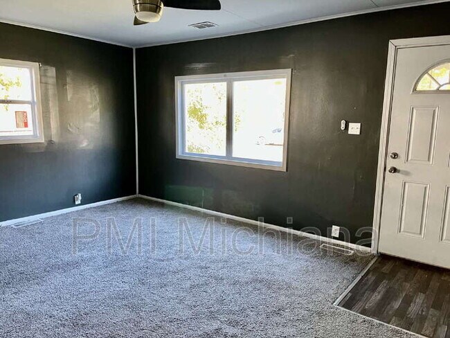 Foto del edificio - 261 N Kenmore St