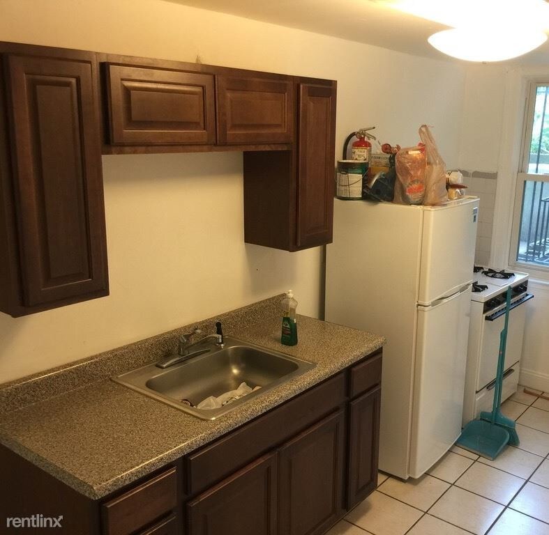 Building Photo - 1 br, 1 bath Apartment - 2520 36th Ave