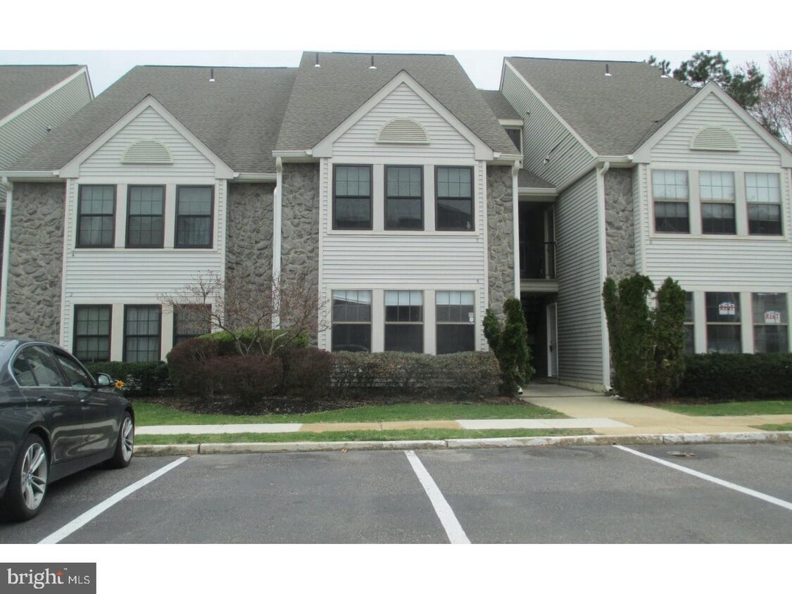 5 Summit Ct, Evesham, NJ 08053 Condo for Rent in Evesham, NJ