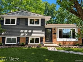 Building Photo - 1210 Kenilworth Pl