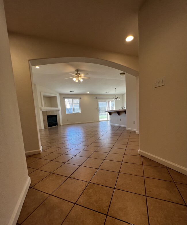 Foto del edificio - 1830 W Berkshire Ln