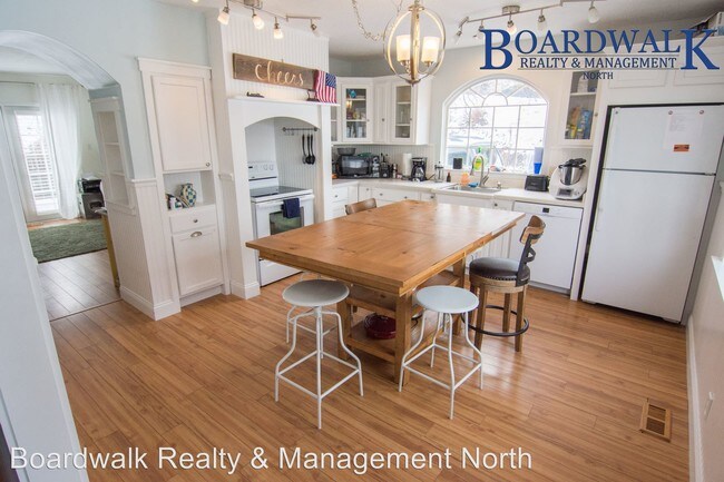 Building Photo - 3 br, 2 bath House - 2594 Viking Dr