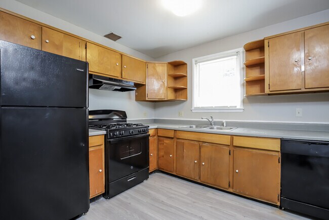 Foto del edificio - 2616 Shady Lawn Dr