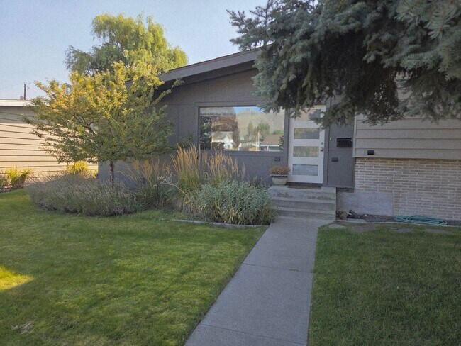 Foto del edificio - 3Bedroom, 2.5 Bath Mid Century Modern Home...