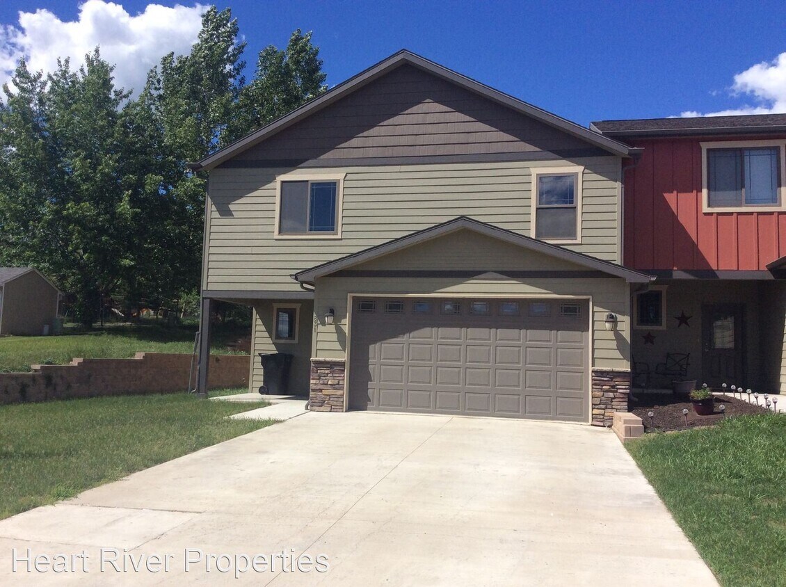 Foto principal - 4 br, 2.5 bath House - 831 10th St E