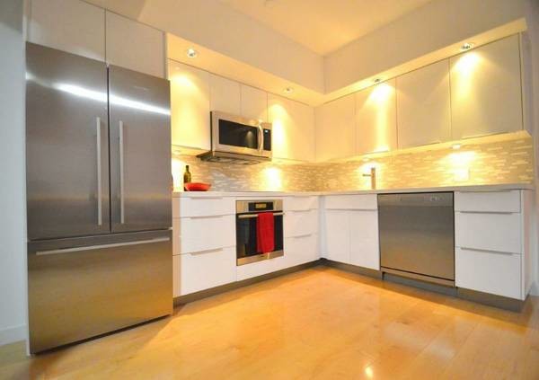 Building Photo - 999 N Doheny Dr