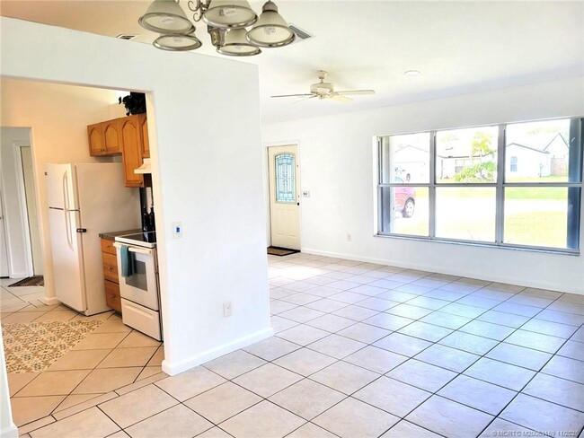 Building Photo - 3873 SW La Fleur St