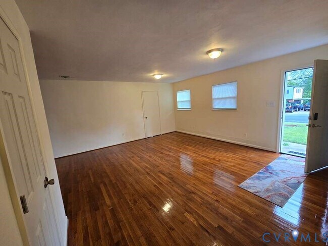 Building Photo - 2604 Sunnybrook Rd