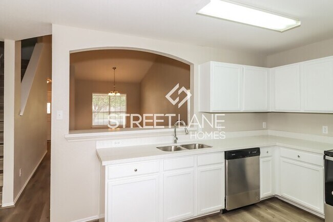 Building Photo - REDUCED!