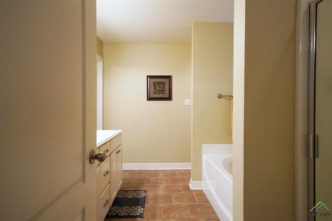 Building Photo - 5934 Grace Ave