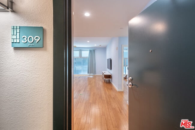 Foto del edificio - 630W W 6th St