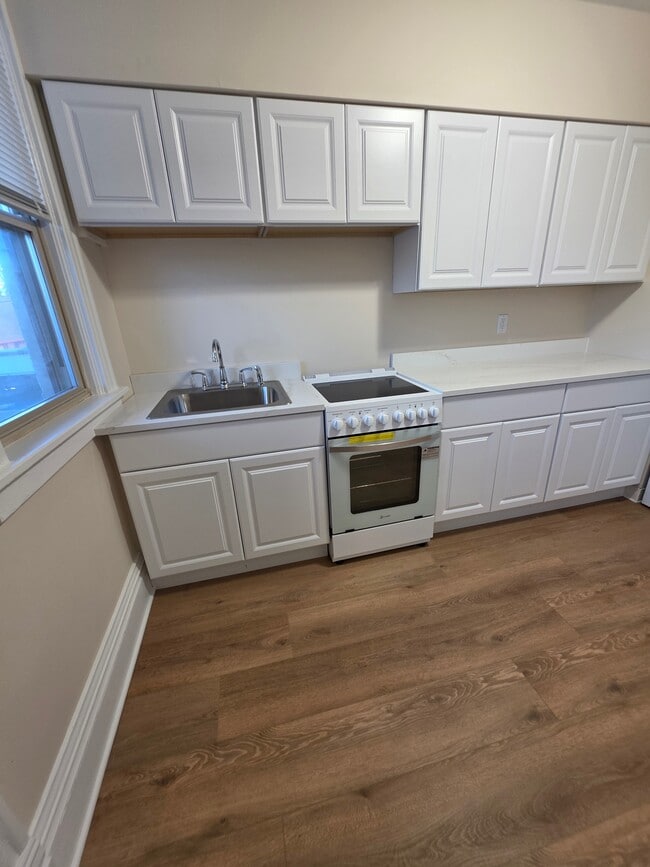 Building Photo - 132 Washington St