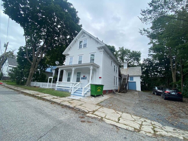 Building Photo - 10 Spruce Ave