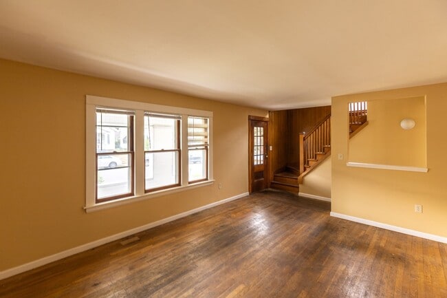 Building Photo - 4 Bedroom Single Family Cape