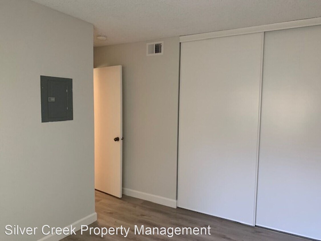 Primary Photo - 2 br, 1 bath House - 225 E Warren Com.
