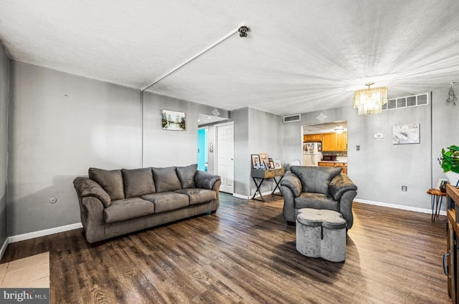 Foto del edificio - 4411 Forest Ln
