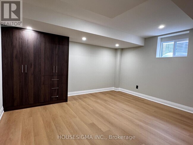 Building Photo - 9-B9 Delevan Ct
