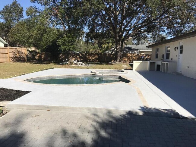 Foto del edificio - 4548 Woodlot Ct