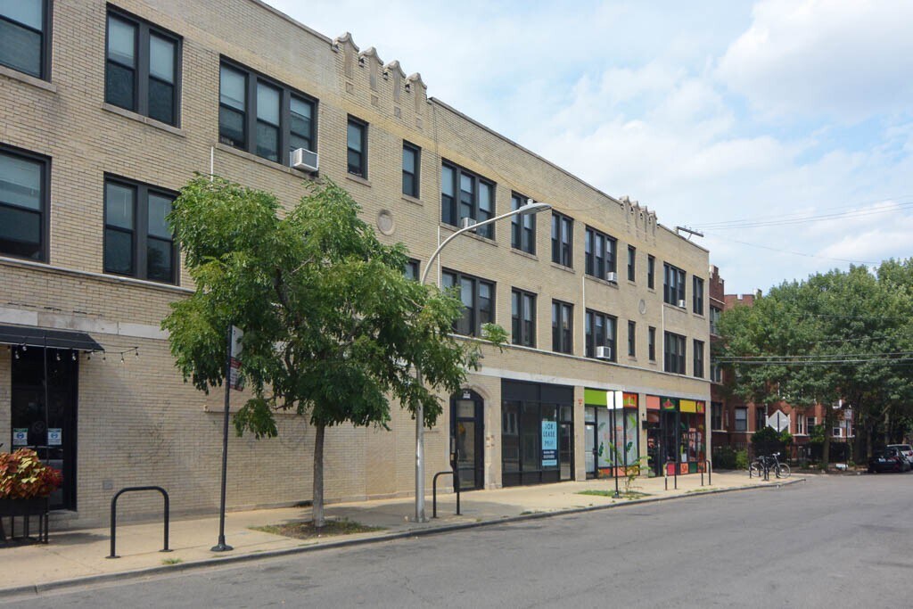 Primary Photo - 2704 N Sawyer Ave