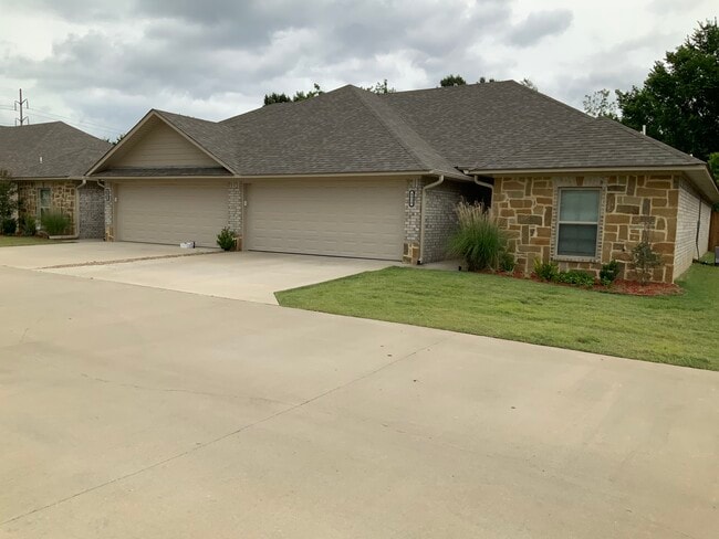 Building Photo - 6848 Lakeridge Dr