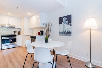 Building Photo - 540 Boul. de Maisonneuve E