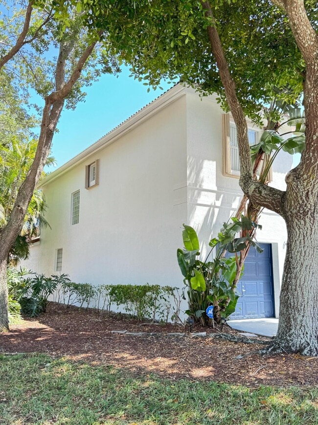 Building Photo - 6752 Green Island Cir