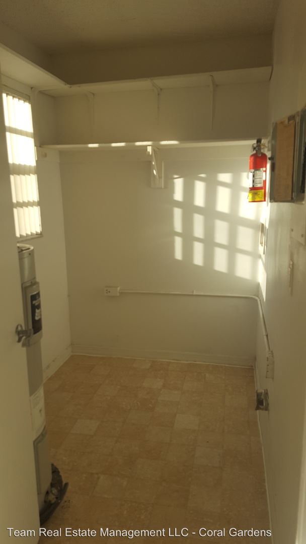 Foto del edificio - 2931 Regency Dr