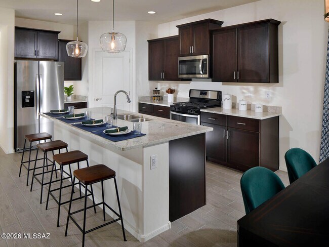 Foto del edificio - 14091 E Golden Oaks Rd