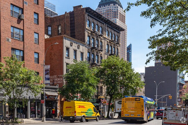 Building Photo - 826 Ninth Ave