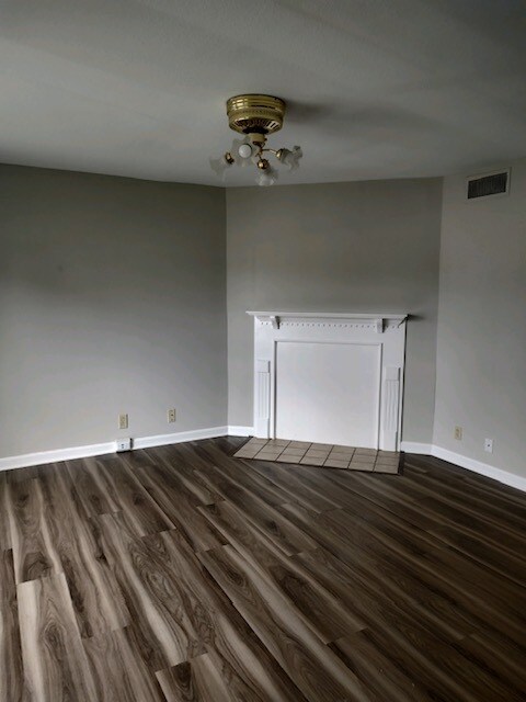Building Photo - 1024 Silver Ct