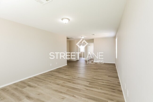Building Photo - A charming 5 bedrooms, 4 baths home!