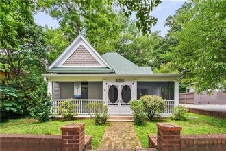 Building Photo - 240 Melrose Ave