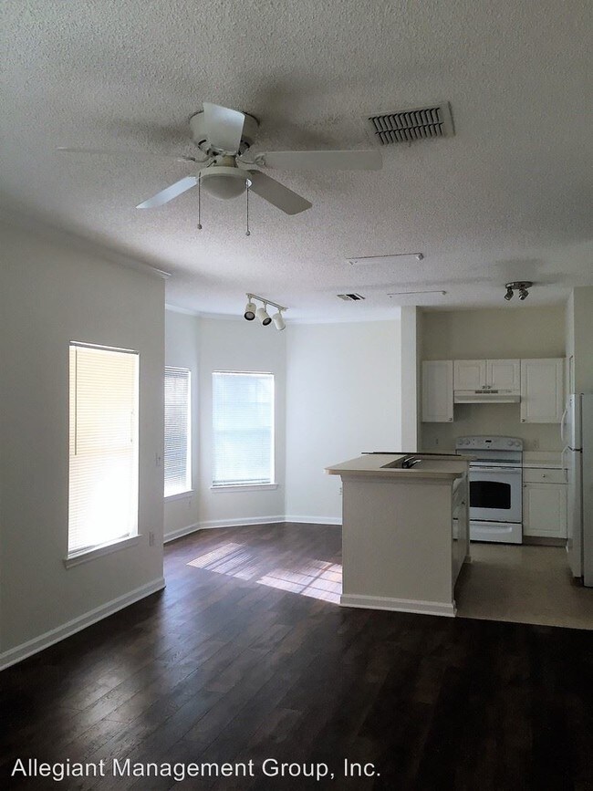 Building Photo - 215 Arbor Lakes Cir