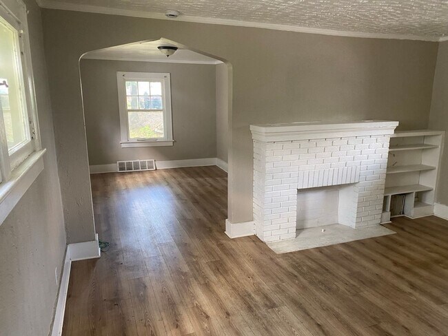 Foto del edificio - Spacious 3-Bedroom Home for Lease in Akron