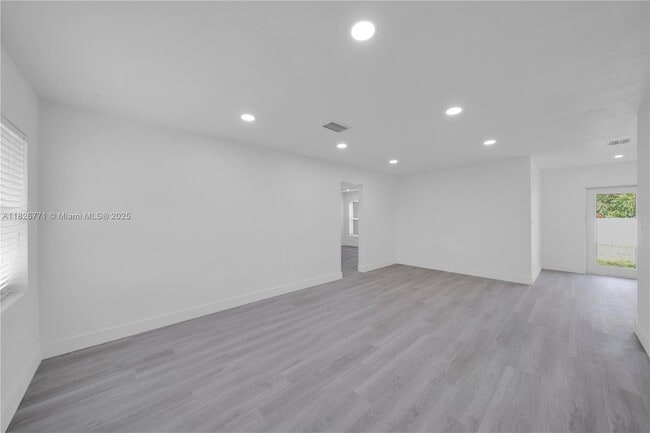 Building Photo - 4750 SW 131st Ave