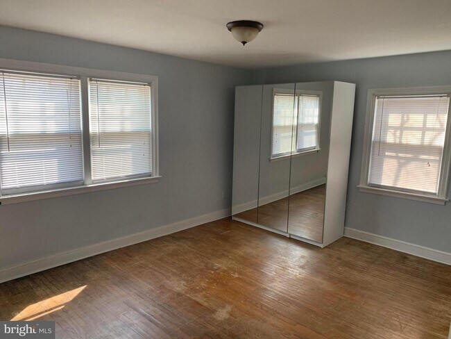 Building Photo - 636 Georges Ln