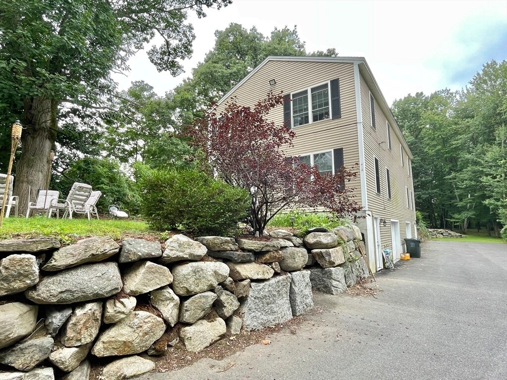 Primary Photo - 412 Methuen St